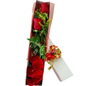 Caja con 2 Rosas Rojas y Pétalos en Cali | Arte y Flores