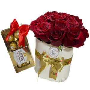 Caja de rosas con Ferrero Cali