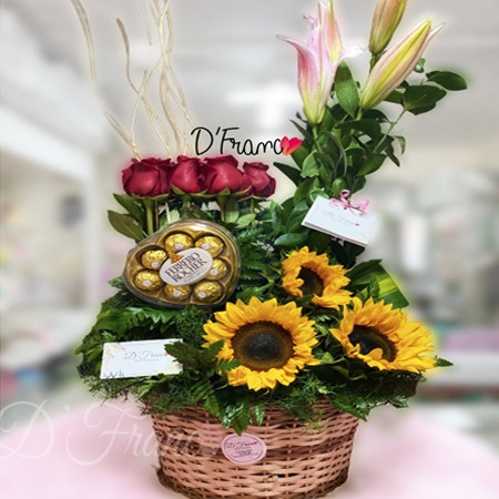 Arreglo floral con chocolates Cali