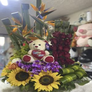 Arreglo floral con peluche Cali