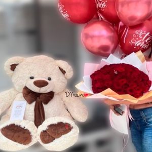 Osito con ramo de rosas