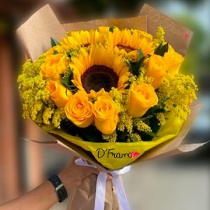 Bouquet de rosas y girasoles