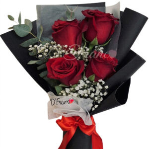 Ramo de 4 rosas rojas premium en papel coreano negro de Arte y Flores Cali